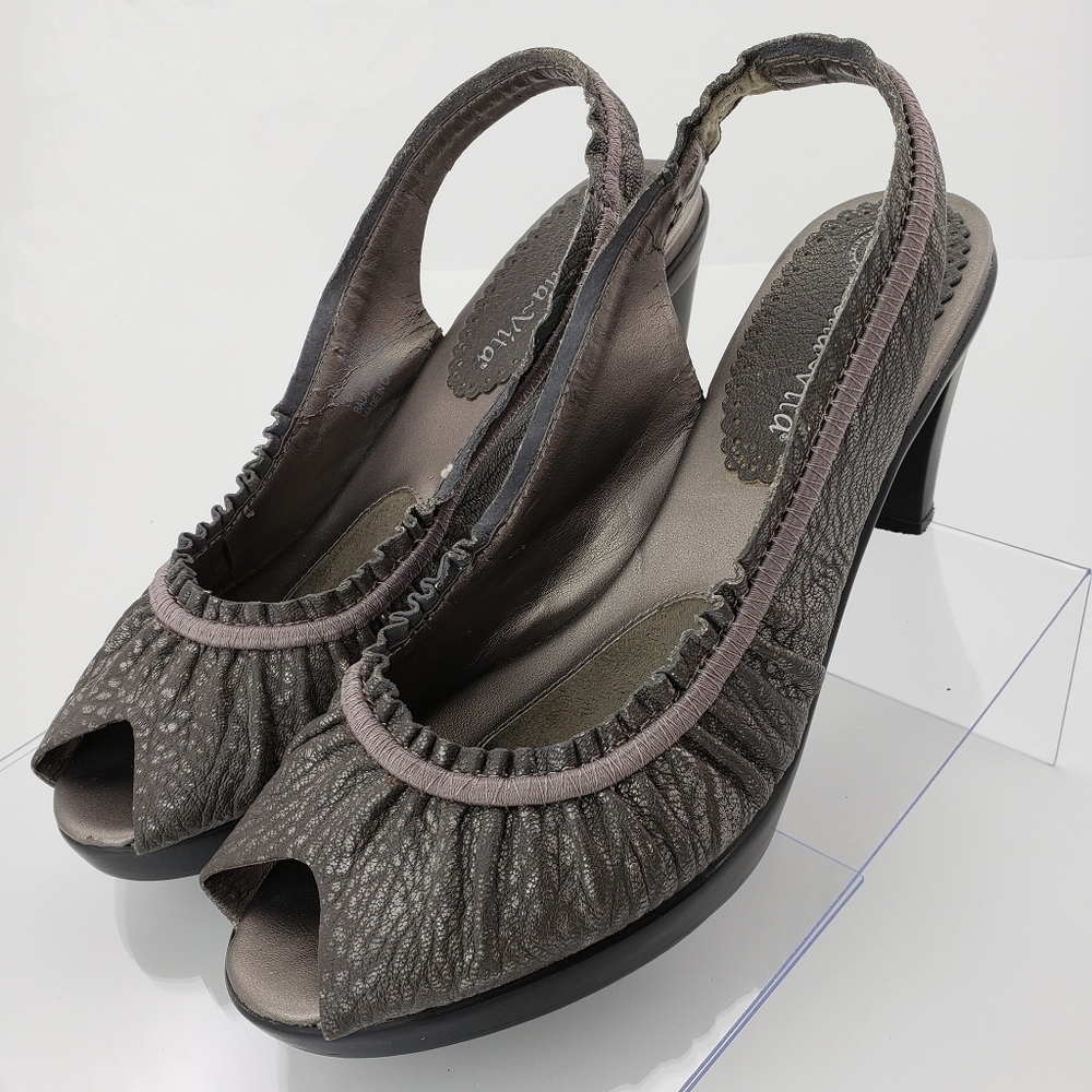 Bella-Vita Slingback Pumps Grey and Gold